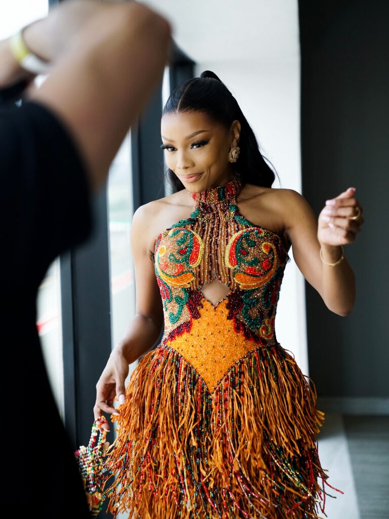 Bonang-Matheba-se-roba-la-atencion-con-un-impresionante-vestido.jpg