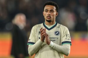 Brighton-Boss-ofrece-nueva-actualizacion-sobre-la-lesion-de-Azeez.jpg