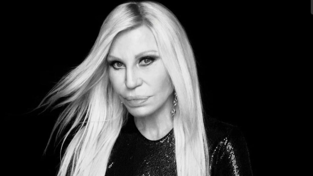 Donatella-Versace-lanzara-una-nueva-marca-con-Revolve-Group.jpeg