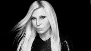Donatella-Versace-lanzara-una-nueva-marca-con-Revolve-Group.jpeg