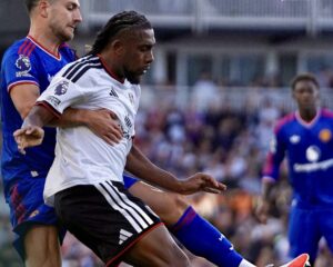 EPL-Iwobi-y-Bassey-aparecen-mientras-la-racha-sin-victorias.jpeg