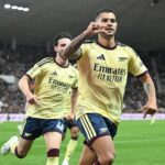 EPL-Saka-y-Bruno-anotan-mientras-el-Arsenal-supera-al.jpg