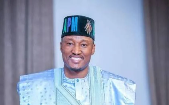 El-INEC-declara-a-Adamu-Yakubu-del-APM-ganador-de.jpeg