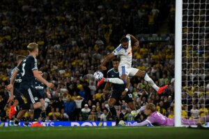 El-Leeds-destroza-al-Newcastle-y-queda-tercero-en-la.jpg