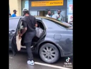 El-autobus-seria-mejor-los-nigerianos-reaccionan-al-coche-utilizado.jpeg