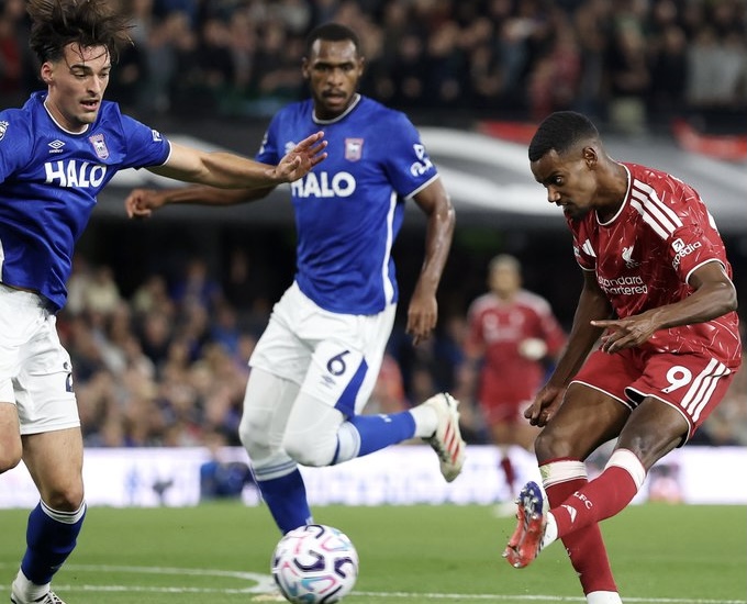 El-doblete-de-Isak-ante-el-Ipswich-le-da-al.jpeg