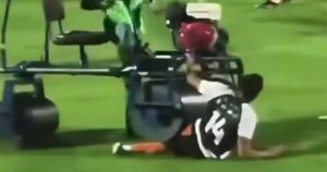 El-exdelantero-ingles-Townsend-es-golpeado-por-un-lanzador-en.jpg