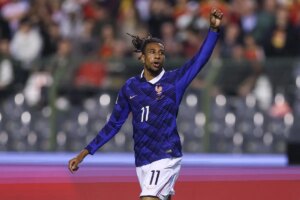 El-maravilloso-gol-de-Olise-da-la-victoria-a-la.jpg