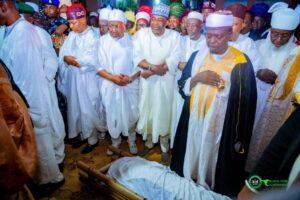 Emir-de-Gumel-enterrado-mientras-Shettima-encabeza-la-delegacion-del.jpg