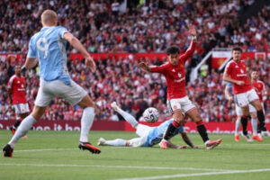 Es-inaceptable-Carrick-Fumes-en-el-VAR-llama-a-Haaland.jpg
