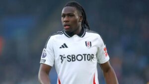 Fulham-intenta-atar-a-Bassey-con-un-nuevo-contrato.jpg