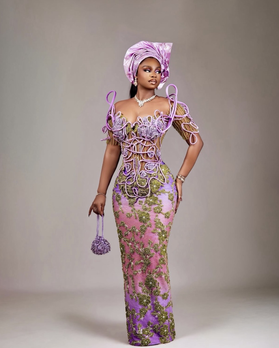 Moda nupcial enganchada a The Faminus