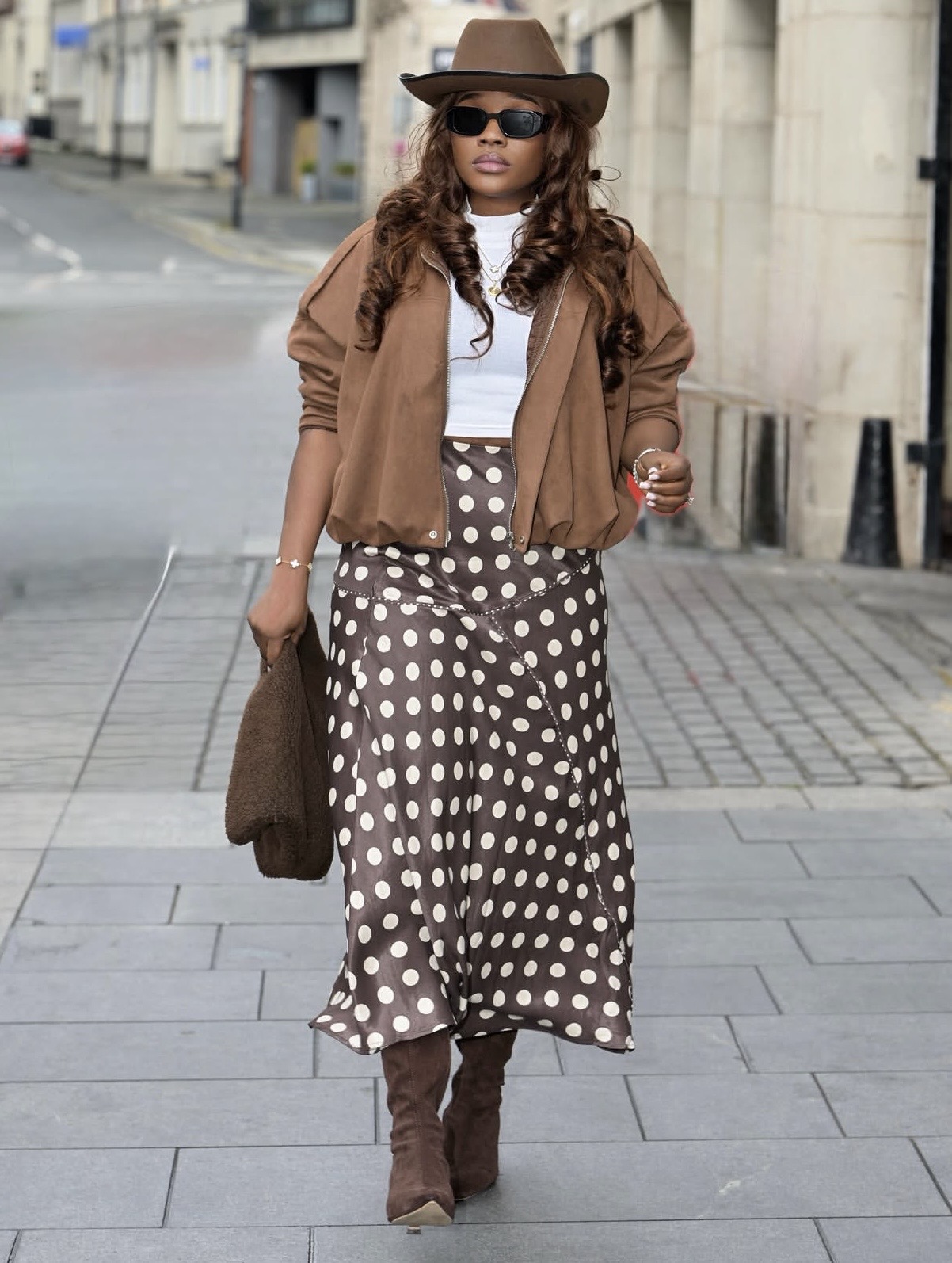 looks de falda midi de otoño