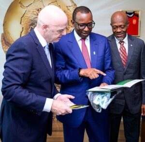 Infantino-emocionado-por-asociarse-con-Nigeria-en-nuevos-caminos-en.jpeg