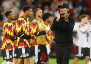 Klopp-sufre-la-primera-derrota-como-entrenador-de-Alemania-mientras.jpg