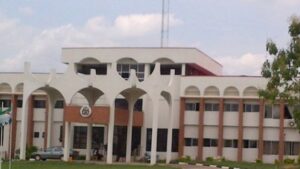 La-Asamblea-de-Osun-toma-medidas-para-extender-el-mandato.jpg