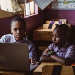 La brecha digital en las ciudades: cómo la desigualdad urbana da forma al acceso a la tecnología en África