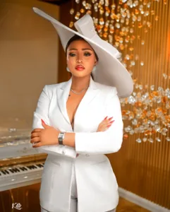 La-invitaron-a-ver-a-sus-hijos-–-Rita-Daniels.webp