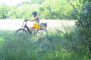 La-policia-busca-a-un-motociclista-desnudo.jpg