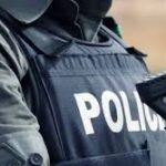 La policía de Ondo arresta a dos presuntos ladrones armados en Akure y recupera un revólver