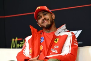 Lewis-Hamilton-busca-la-historica-primera-victoria-en-el-Gran.webp
