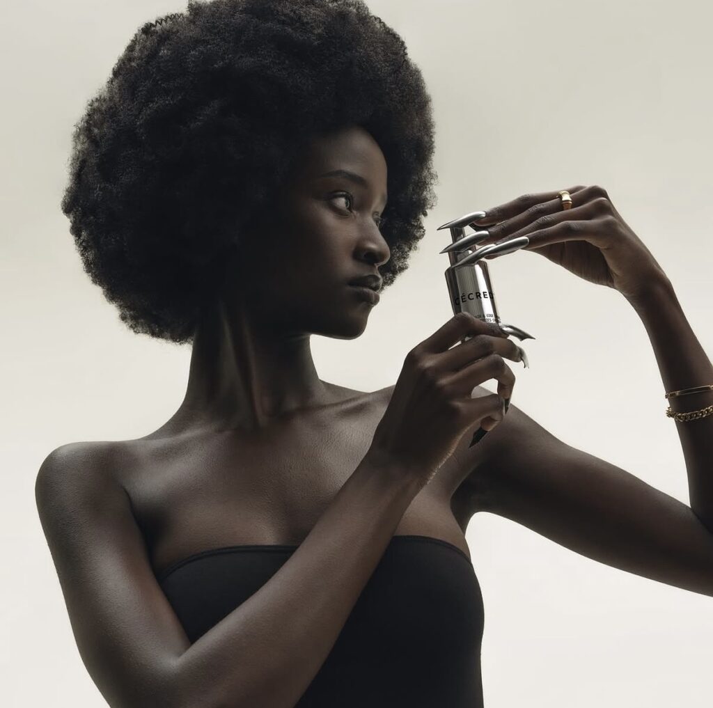 Los-mejores-sueros-para-el-cabello-que-promueven-el-crecimiento.jpeg