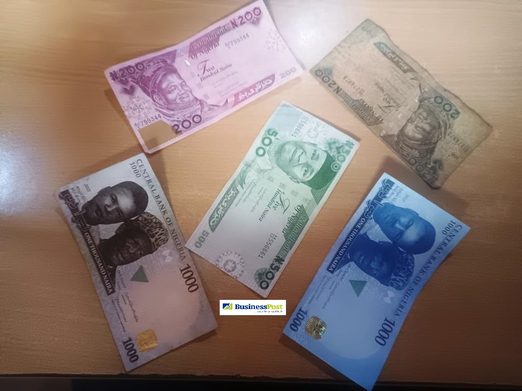 Naira-se-mantiene-estable-en-1331-naira1-dolar-en-NAFEM.jpg
