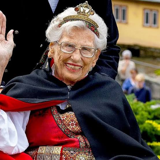 Noruega-llora-a-la-princesa-Astrid-mientras-la-familia-real.jpeg