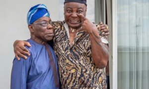 Obasanjo-recuerda-el-carino-de-Charlie-Boy-por-su-padre.jpg
