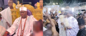 Ooni-Of-Ife-cautiva-a-la-multitud-con-energicos-movimientos.jpg