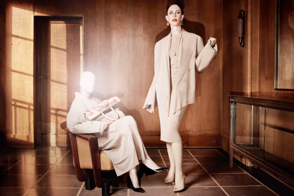 Rebecca-Hall-se-enfrenta-a-su-doble-en-la-campana.avif.avif