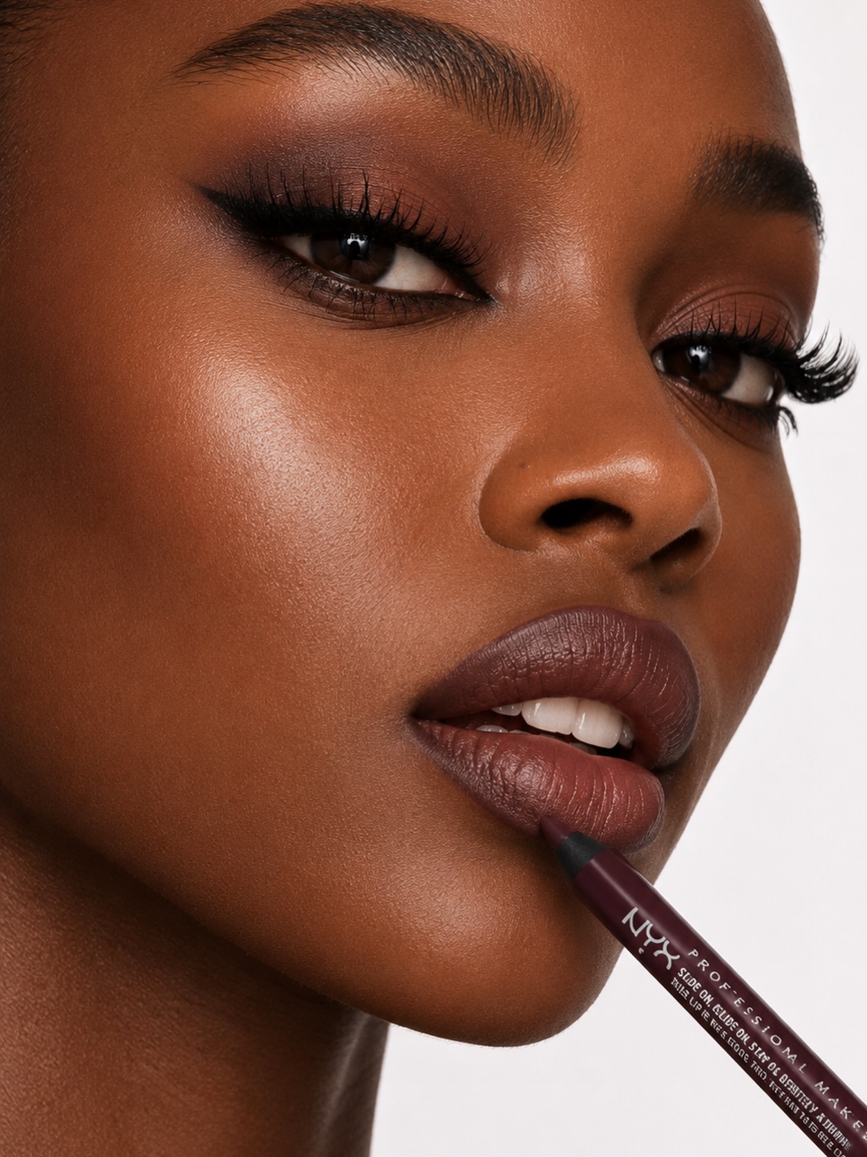 Tendencia de labios oscuros en pieles profundas