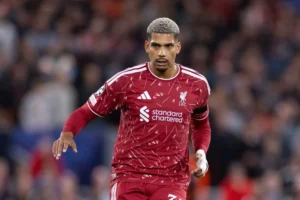 Se-convirtio-en-un-heroe-de-culto-en-Liverpool-–Carragher.webp