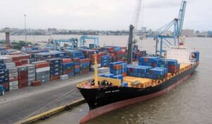 Se-esperan-30-barcos-que-transportan-combustible-alimentos-y-otros.jpeg