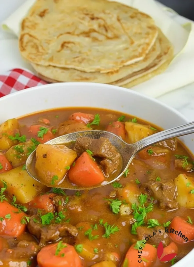 Una buena cucharada de guiso de patatas y zanahorias
