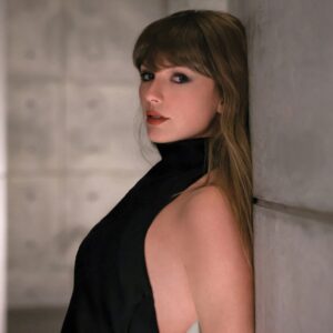 Taylor-Swift-se-prepara-para-los-premios-MTV-VMA-mientras.jpg