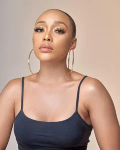 Thando-Thabethe-celebra-los-10-anos-de-Netflix-en-Sudafrica.webp