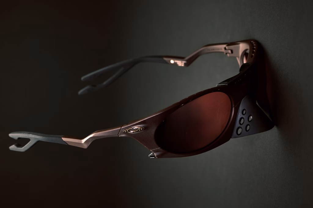 Travis-Scott-y-Oakley-lanzan-su-primera-coleccion-Cactus-Jack.avif.avif