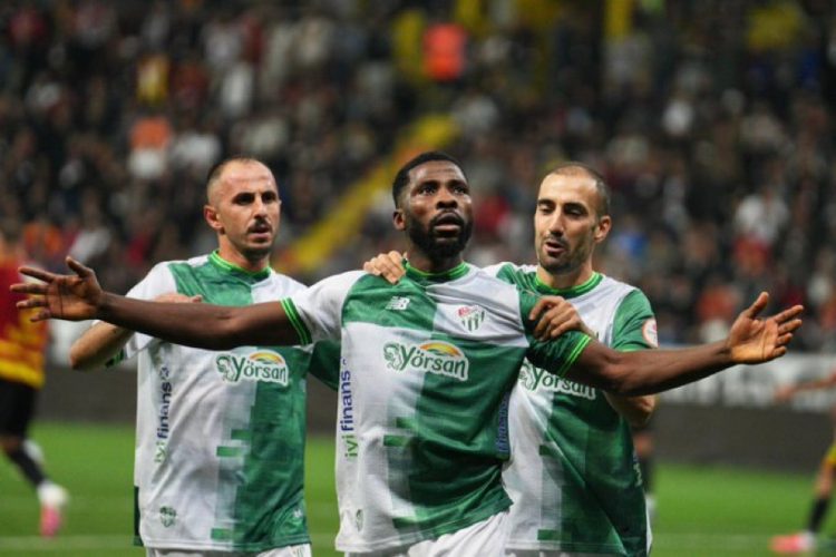 Turkiye-Iheanacho-marca-el-noveno-gol-en-el-empate-del.jpg