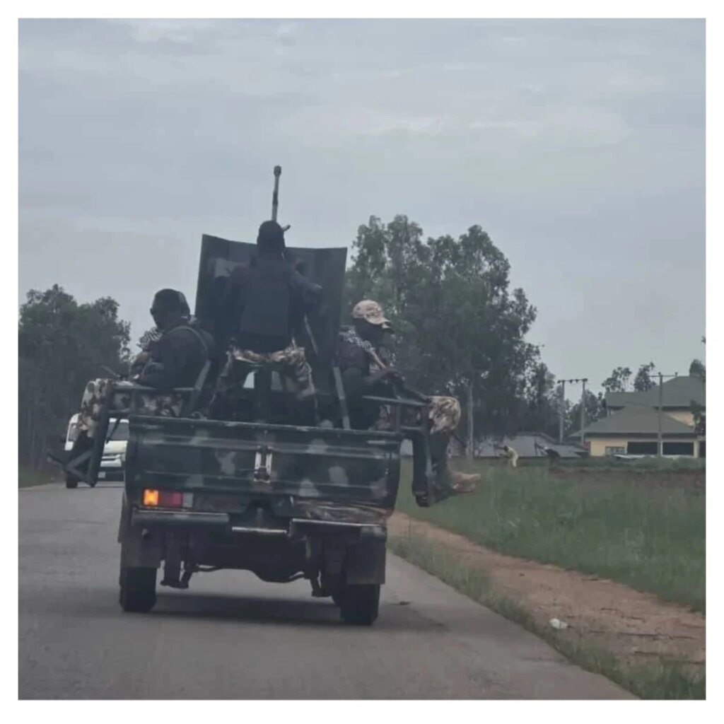 Un-artefacto-explosivo-improvisado-explota-debajo-de-un-vehiculo-militar.jpg