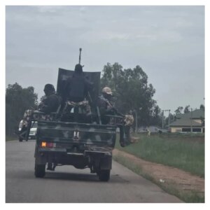 Un-artefacto-explosivo-improvisado-explota-debajo-de-un-vehiculo-militar.jpg