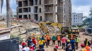 Un-muerto-al-derrumbarse-un-edificio-de-cuatro-plantas-en.jpg