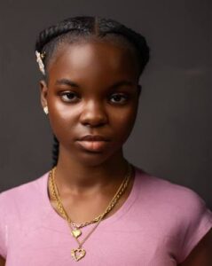 Un-perfil-de-la-actriz-adolescente-nigeriana-Darasimi-Nadi-cuando.jpg