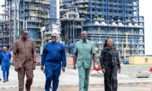 Un-tribunal-de-Kenia-suspende-las-actividades-de-la-refineria.webp