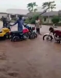 Una-lluvia-de-nueve-horas-inunda-casas-en-Makurdi-las.jpg