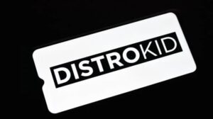 Universal-Music-Group-demanda-a-DistroKid-por-musica-con-IA.jpg