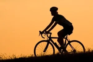 Volviendo-a-andar-en-bicicleta-despues-de-anos-fuera-por.webp