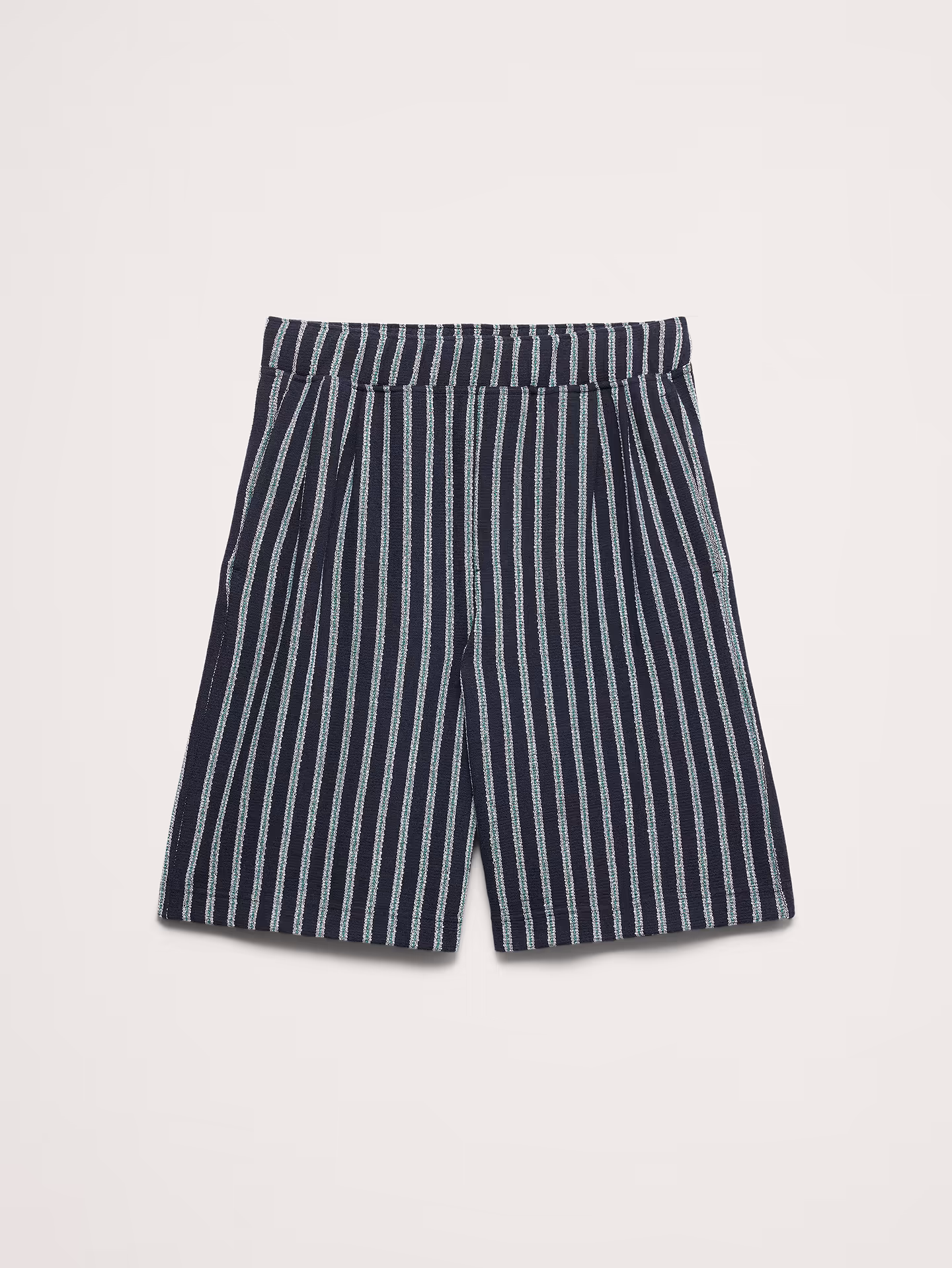 Los mejores pantalones cortos de salón para hombres de estilo rave.
