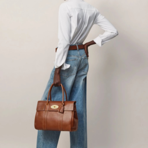 10-bolsos-atemporales-de-cuero-marron-que-funcionan-mas-alla.png