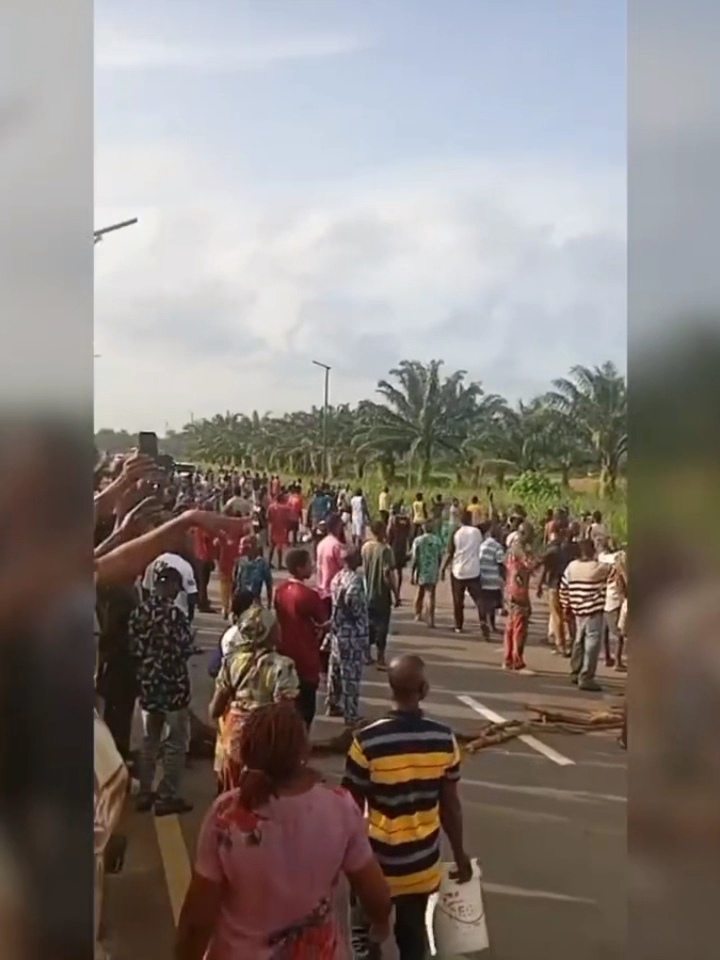 Miembros-del-cuerpo-conductor-y-otros-pasajeros-secuestrados-durante-un.jpg